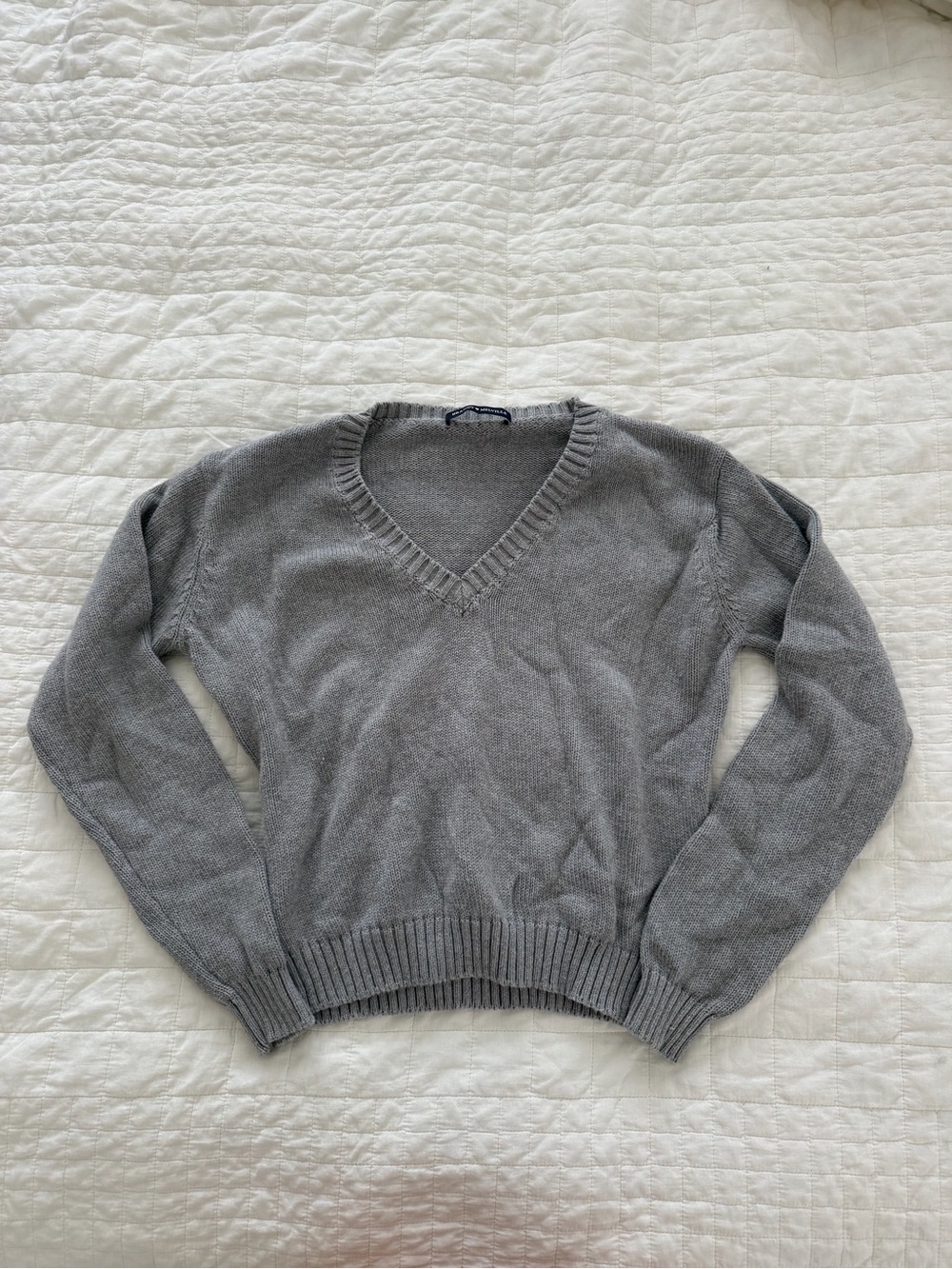 Brandy Melville Gray V-Neck Pullover Sweater